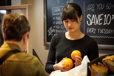 Customer purchasing oranges